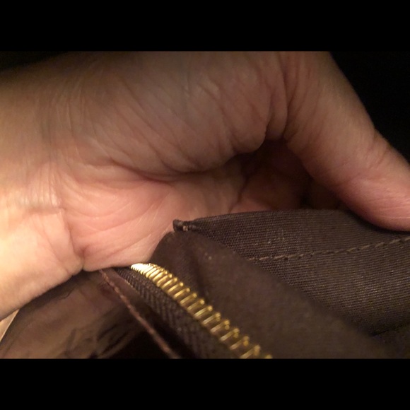 Louis Vuitton Amarante Monogram Vernis Summit Bag - Picture 12 of 15